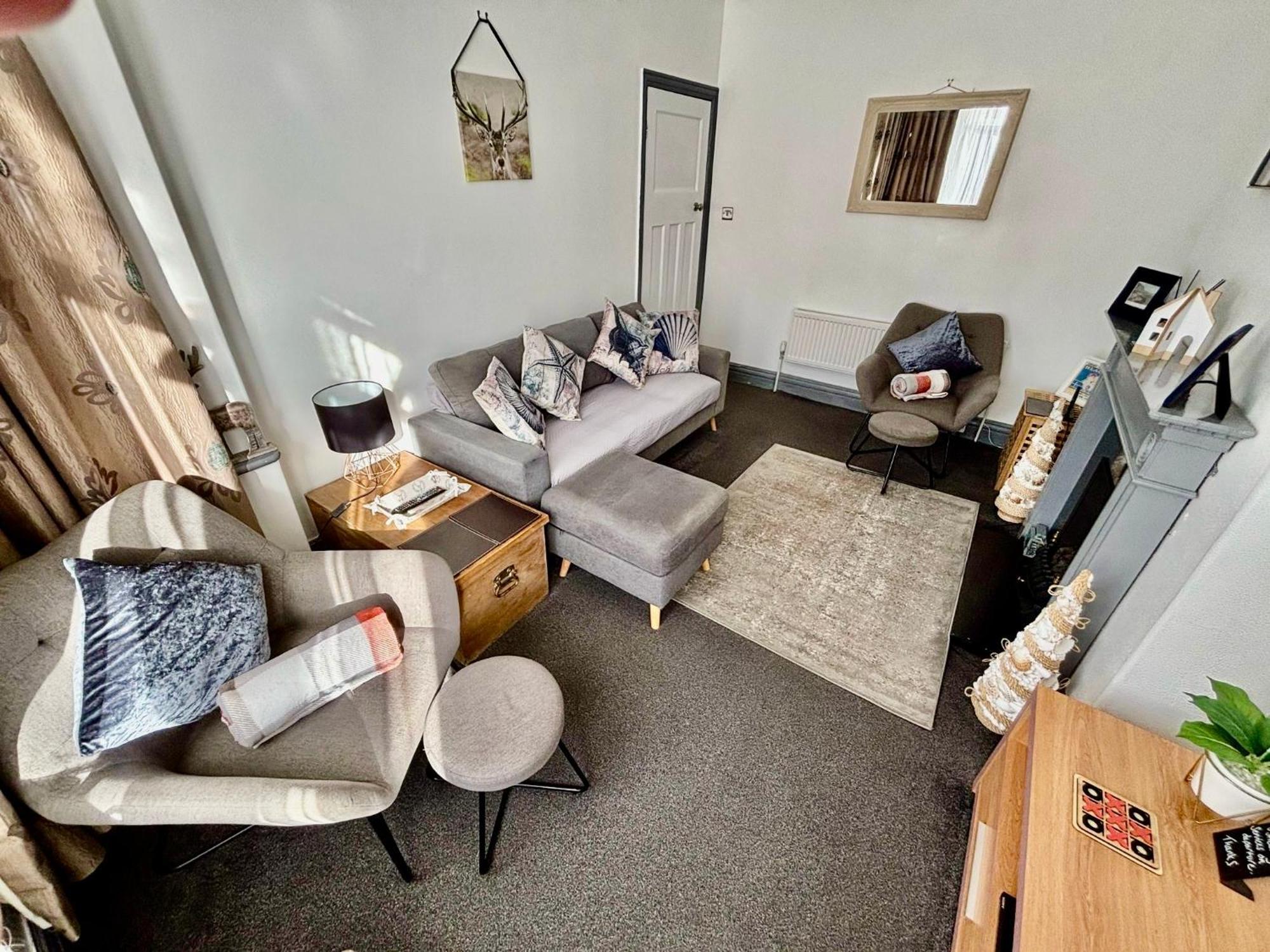 Entire Holiday Home In Blackpool With Free Parking And A Private Patio Garden Exteriör bild